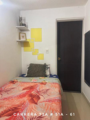 A 5 minutos aeropuerto. Habitación pequeña